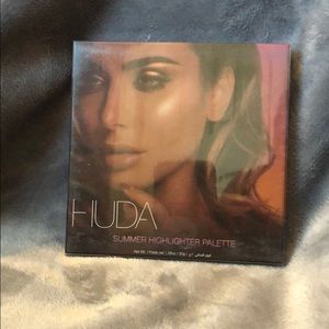 Huda Beauty Summer 3D Highlighter Palette
